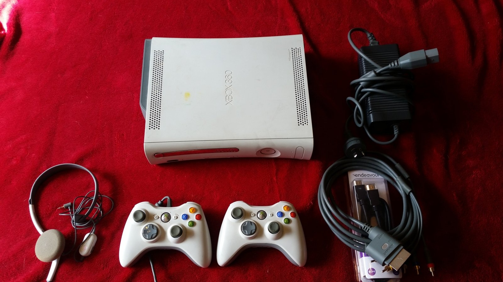 XBOX 360 Console + 2 Controllers + Game * - Xbox 360, Consoles - Level Up Gaming NZ